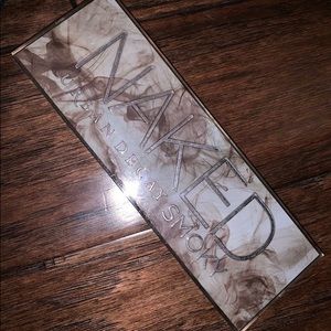 Urban Decay Naked Smoky eyeshadow palette